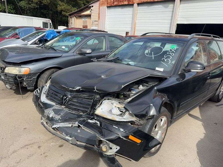 Parts Only 2005 Volkswagen Passat WVWCD63BX5E145039