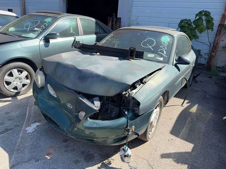 Parts Only 00 FORD ESCORT 3FAKP113XYR114981