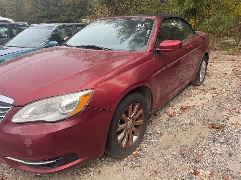. 2013 CHRYSLER 200 1C3BCBEB9DN560019