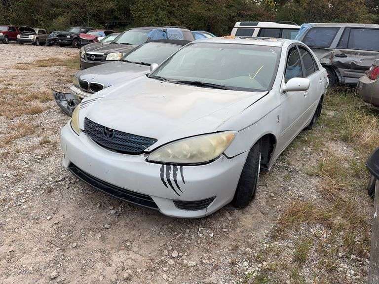 . 2004 TOYOTA CAMRY 4T1BF32K14U587584