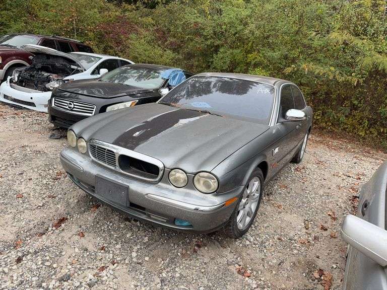 . 2004 JAGUAR XJ SAJEA74C04SG11905