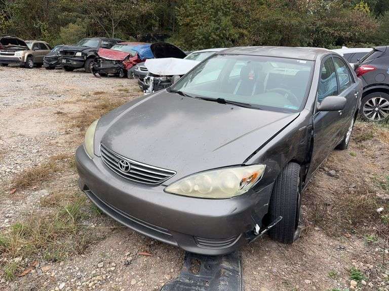 . 2005 TOYOTA CAMRY 4T1BE32K55U975308