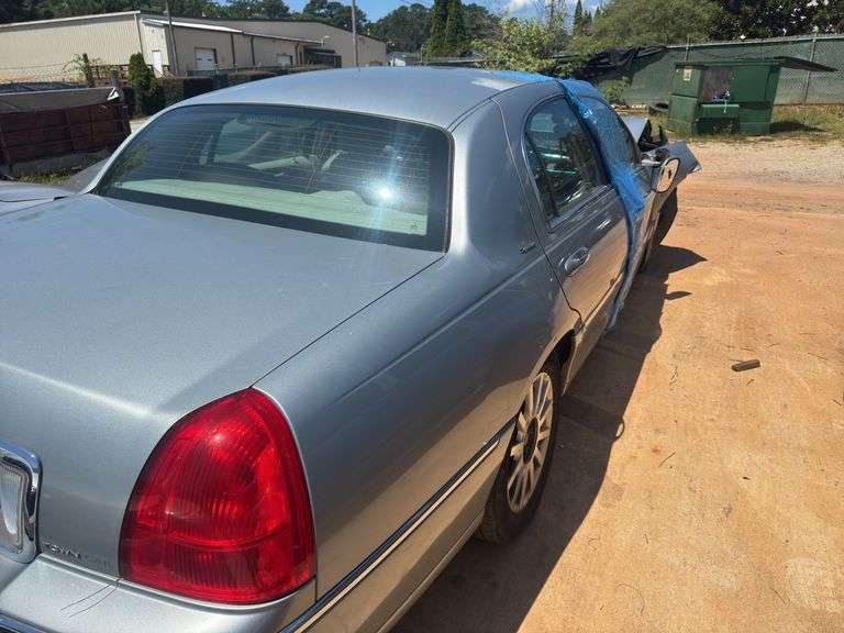 2006 Lincoln Town Car