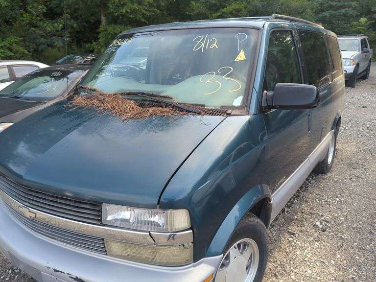 2000  CHEVROLET  Astro Van  1GNDM19WXYB143595