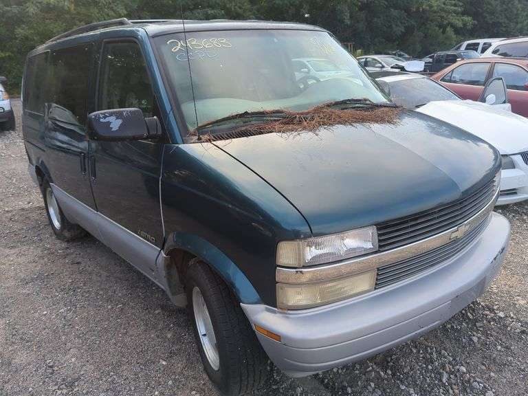 2000  CHEVROLET  Astro Van  1GNDM19WXYB143595