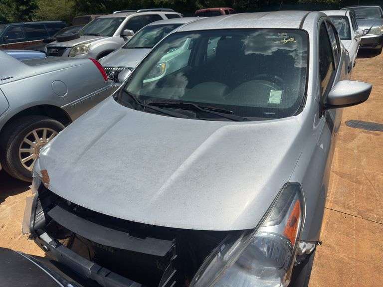 16 Nissan Versa