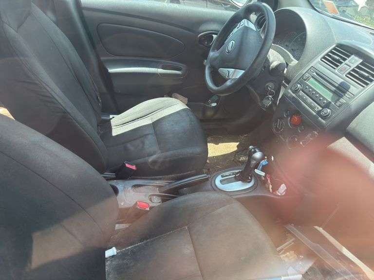 16 Nissan Versa