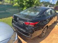 21 Nissan Versa