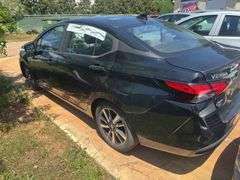 21 Nissan Versa