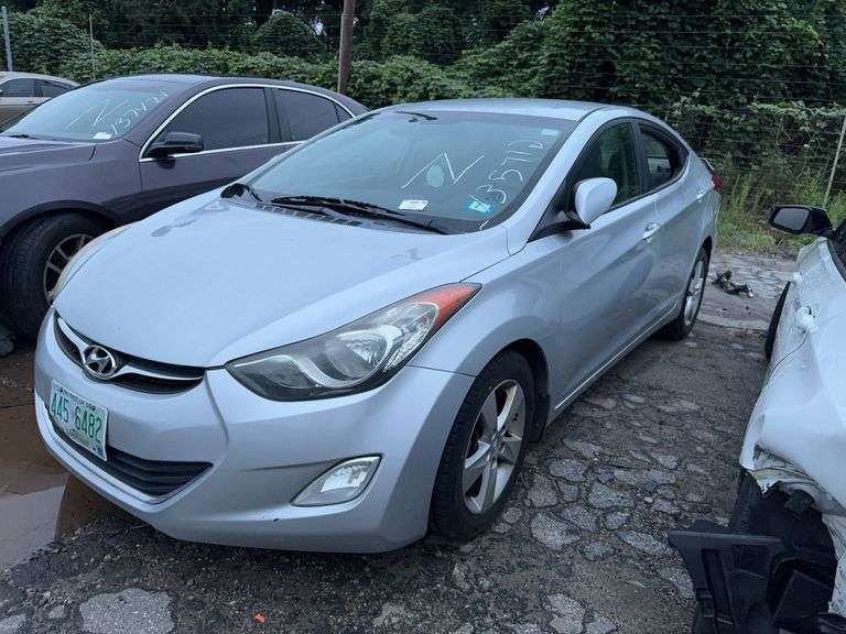. 2013  HYUNDAI  ELANTRA  5NPDH4AE2DH157095