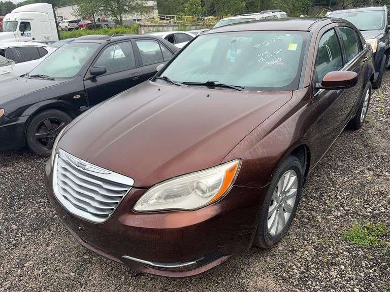 . 2013  CHRYSLER  200  1C3CCBBB0DN579440