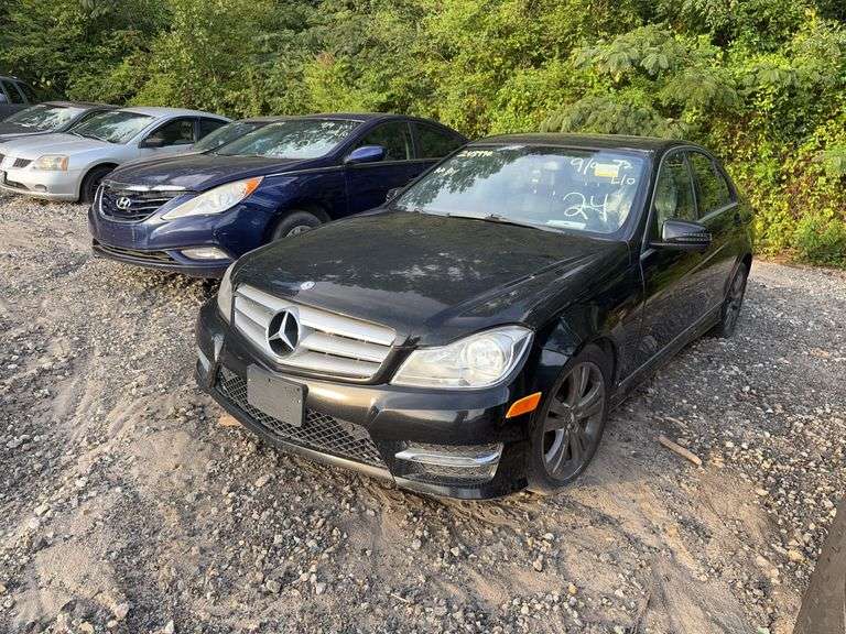 . 2013  MERCEDES  C300  WDDGF8AB0DA840085