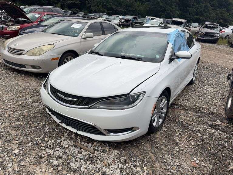 . 2015  CHRYSLER  200  1C3CCCAB0FN687261