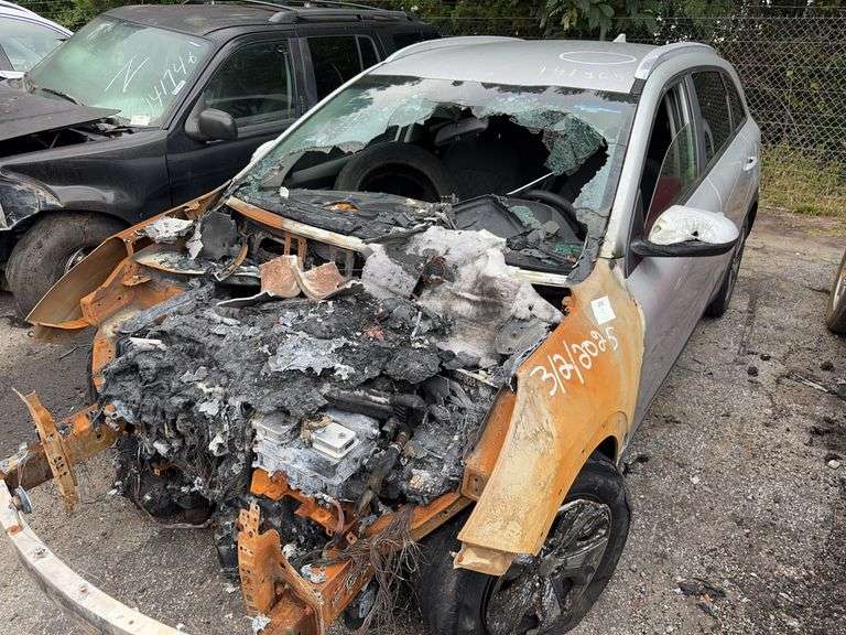 . 2020  Kia  Niro  KNDCB3LC5L5397694