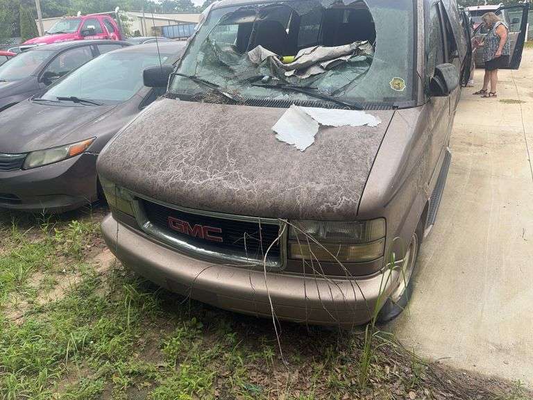 01 GMC SAFARI -DERELICT-
