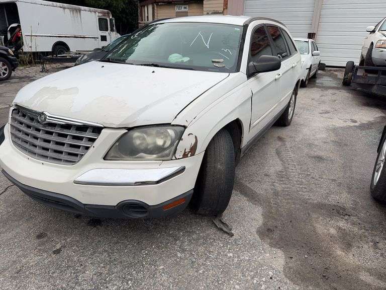 . 2005  Chrysler  Pacifica  2C4GM68405R671324