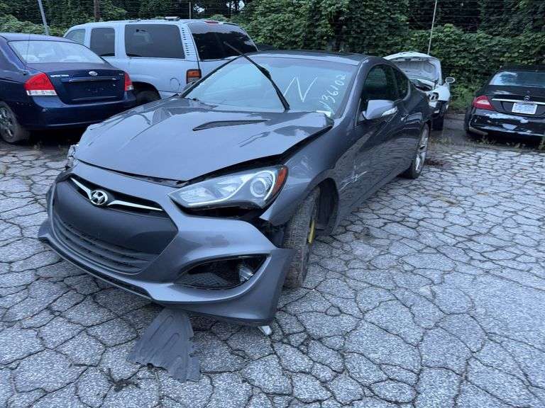 . 2013  Hyundai  Genesis  KMHHU6KJXDU111908