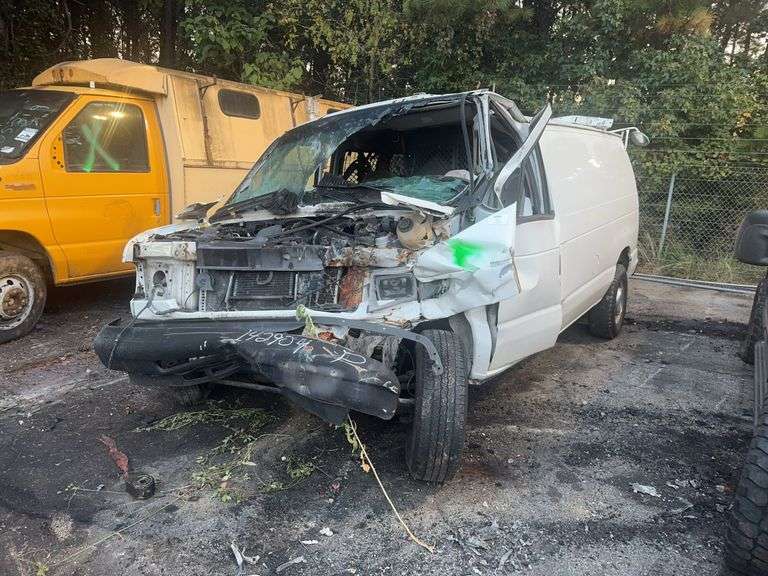 Parts Only. 2005  FORD  E250  1FTNE24L65HB25553