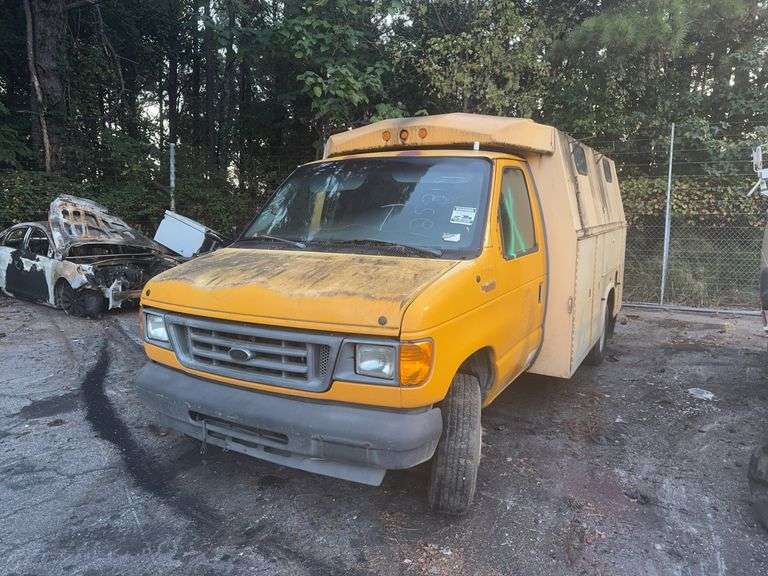 . 2004  FORD  E350  1FDWE35P54HA68364