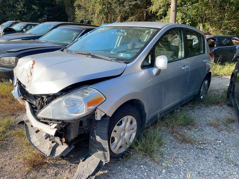 . 2011  NISSAN  VERSA  3N1BC1CP7BL375570