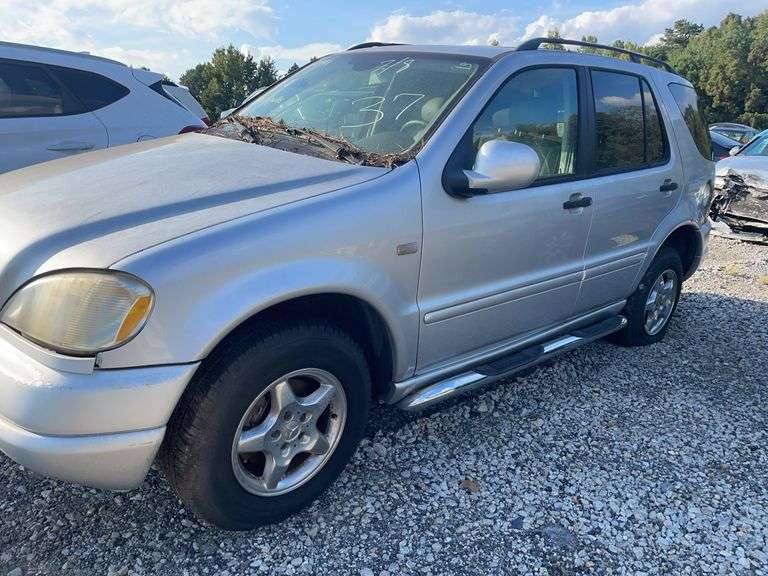 . 2001 MERCEDES ML320 4JGAB54E91A252502