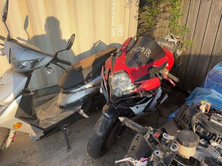 . 2007  SUZUKI  GSX-R600  JS1GN7DA272112108