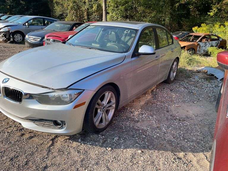 . 2016  BMW  320I  WBA8E1G58GNT99679