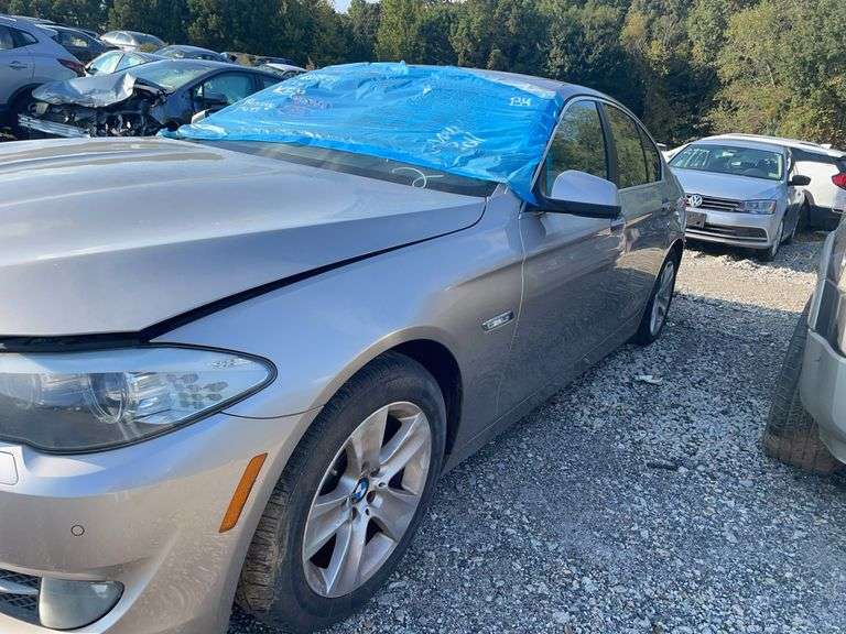 . 2011 BMW 528I WBAFR1C50BC673334