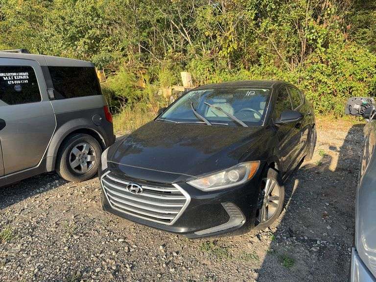 . 2017  HYUNDAI  ELANTRA  5NPD84LF1HH027062