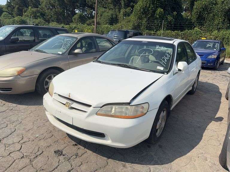 Parts Only. 2000  HONDA  ACCORD  1HGCG1656YA014624