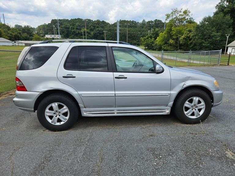 DONATED-2 2005  MERCEDES-BENZ  M-Class  4JGAB57E65A527356