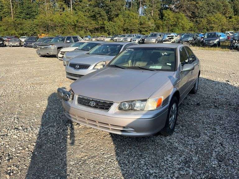 . 2001 TOYOTA CAMRY 4T1BG22K61U838960
